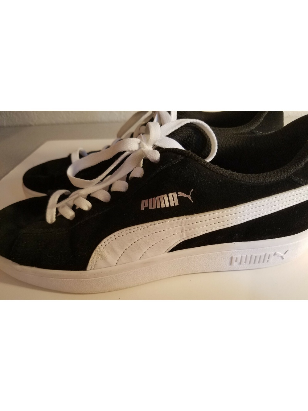 PUMA WOMEN'S LEATHER TENNIS SHOES,SOFT FOAM OPTIMAL COMFORT, BLK & WHITE SZ 8